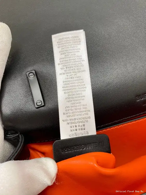 Official First Bag Ru SMALL BURBERRY Lola Bag 0606